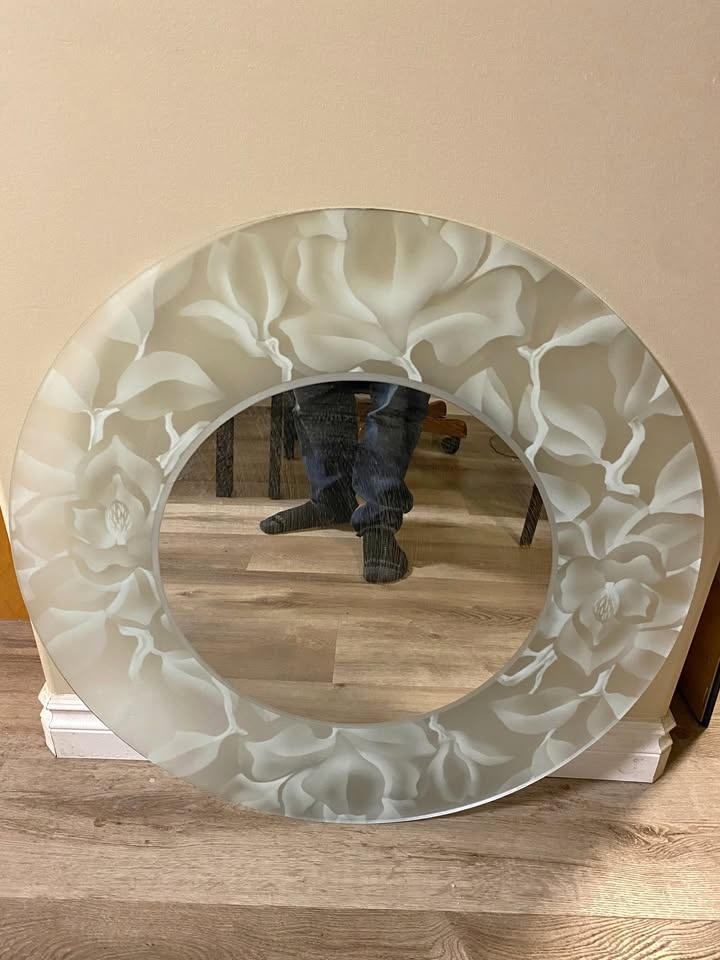🌸 Decorative Round Etched Floral Mirror