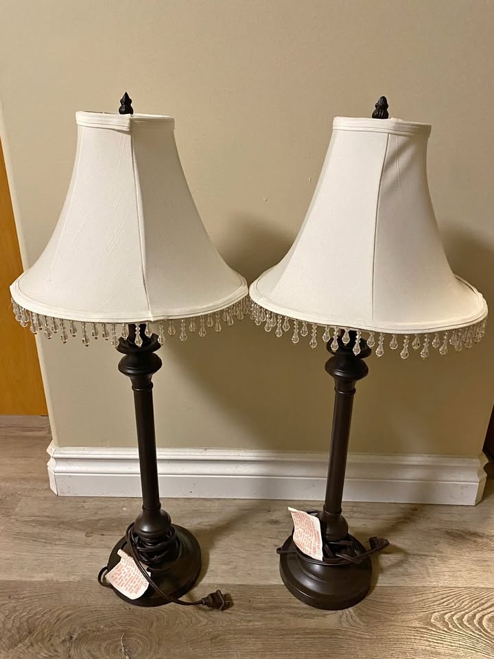 ✨ Pair of Decorative Table Lamps – Excellent Condition ✨