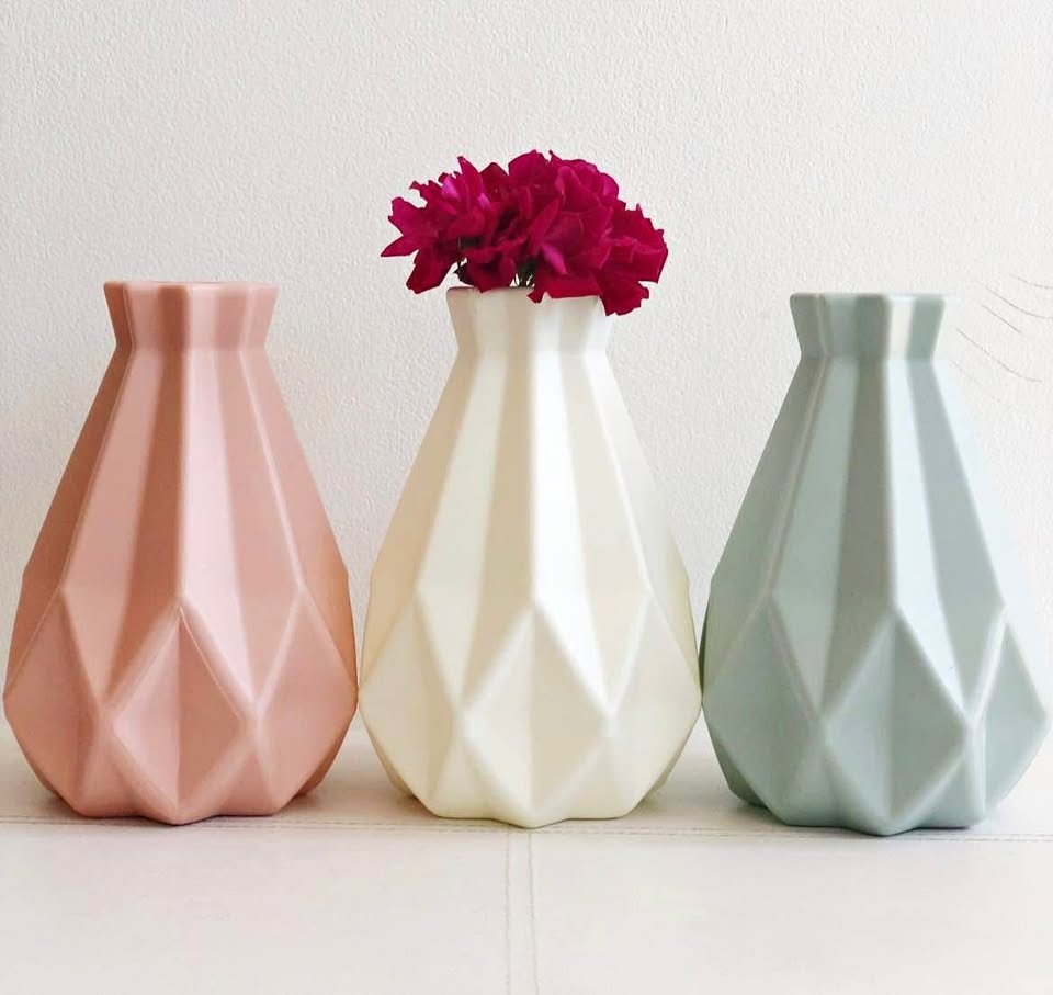 *NEW* PLASTIC geometric vase, white SOLD