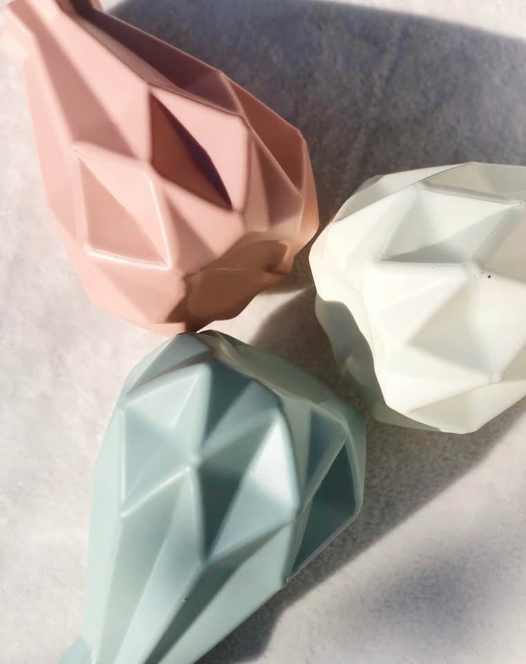 *NEW* PLASTIC geometric vase, white and pink SOLD - photo 5