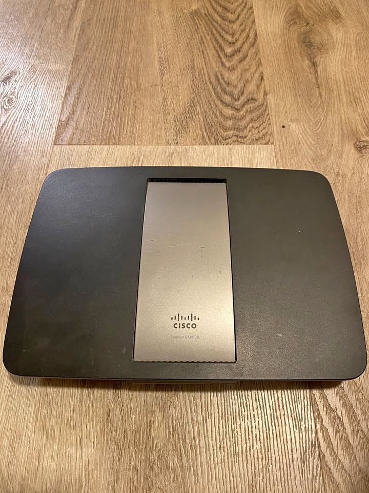 Cisco Linksys EA6500 Smart Wi-Fi Router – Dual-Band AC1750