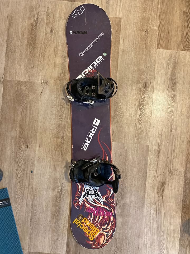 Snowboard w/ Forum Bindings