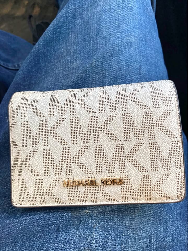 Michael Kors Wallet - Like New