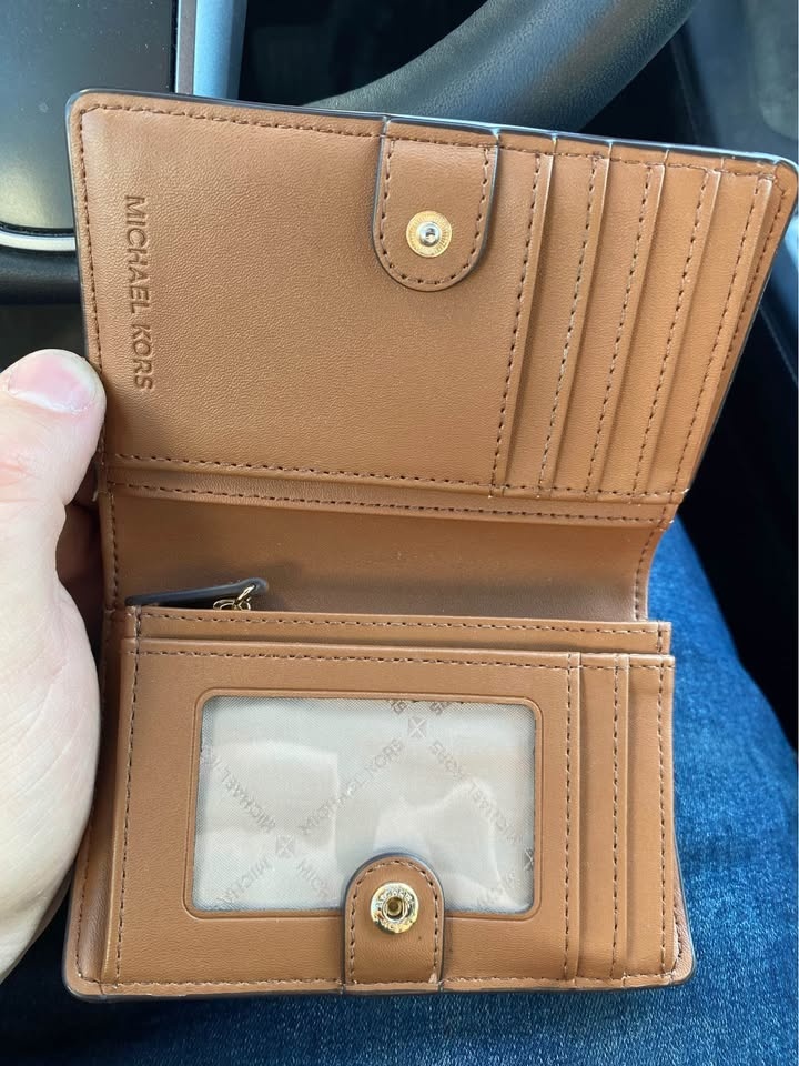 Michael Kors Wallet - Like New - photo 2