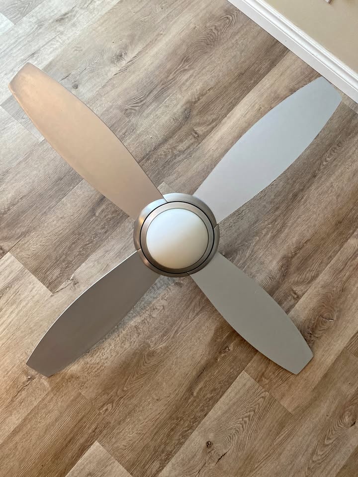 🌀 Modern 4-Blade Ceiling Fan with Light – Great Condition!
