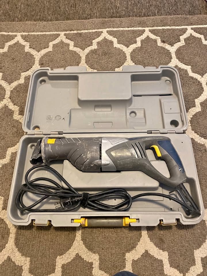 Electric Reciprocating Saw in Hard Case – Great Condition