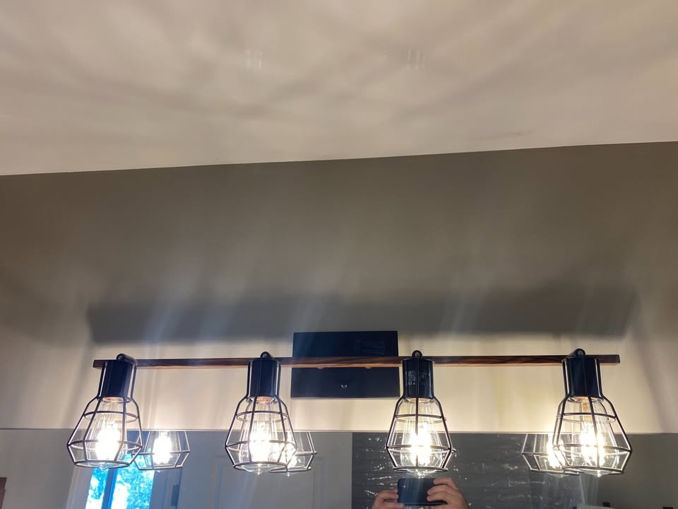 🛠️ For Sale: Modern 4-Light Vanity Fixture 🛠️ - photo 2