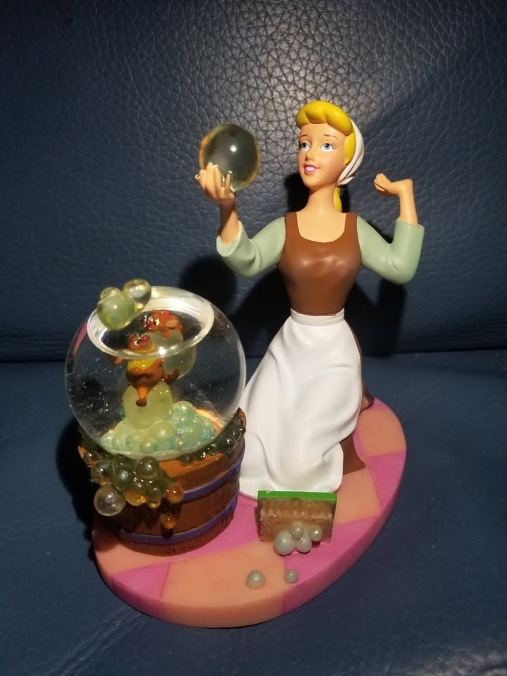 ✨Disney Cinderella Bubble Snow Globe – Rare Vintage✨ - photo 2