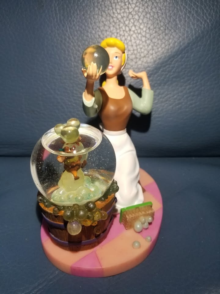 ✨Disney Cinderella Bubble Snow Globe – Rare Vintage✨ - photo 3