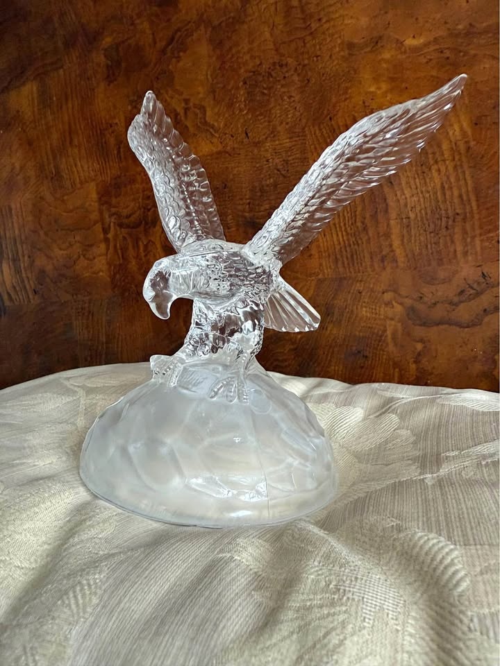 GLASS EAGLE STATUE