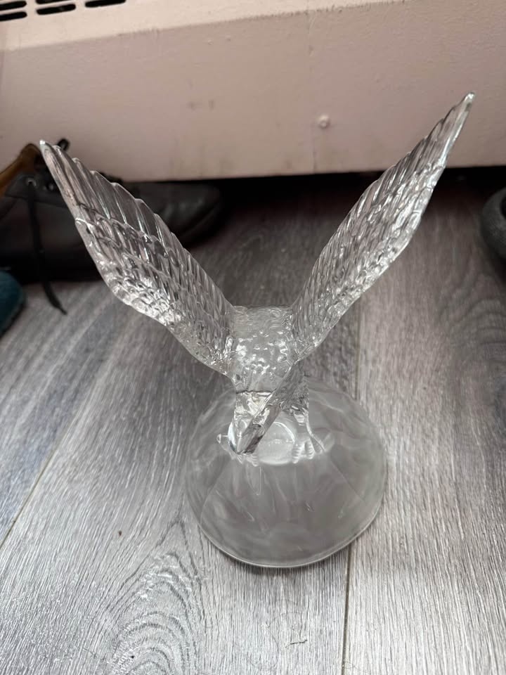 GLASS EAGLE STATUE - photo 3