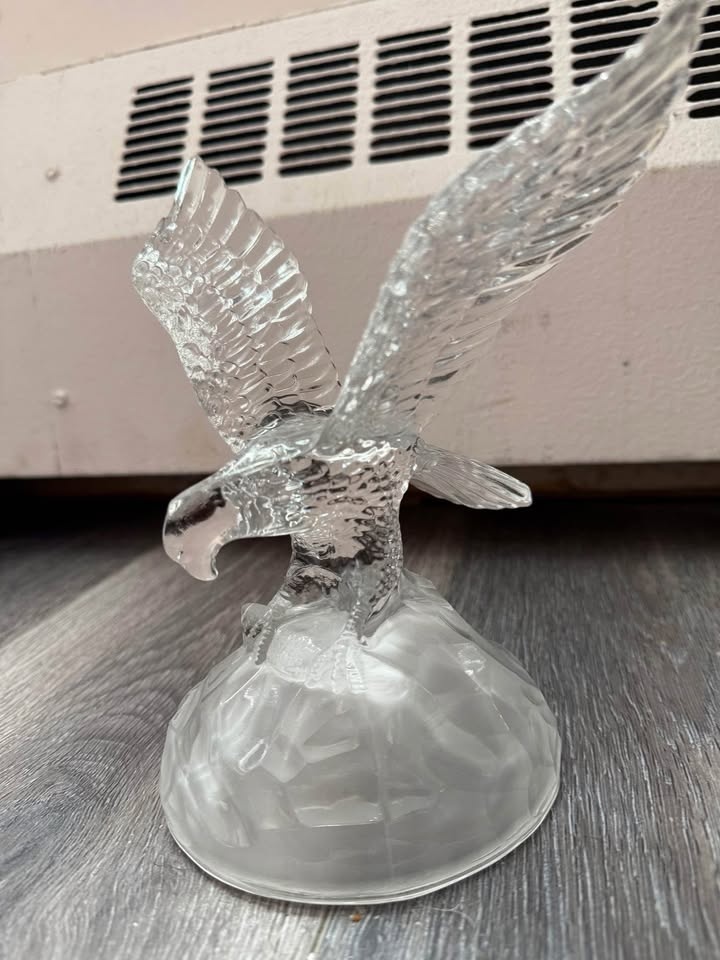 GLASS EAGLE STATUE - photo 4