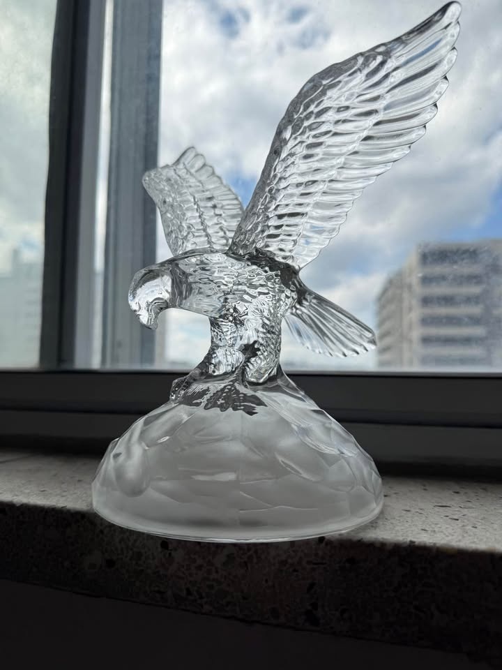 GLASS EAGLE STATUE - photo 5