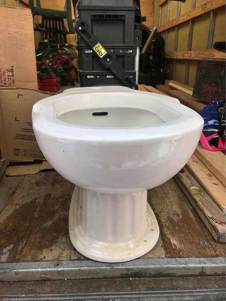 Brand New Bidet (Roman Column Style)