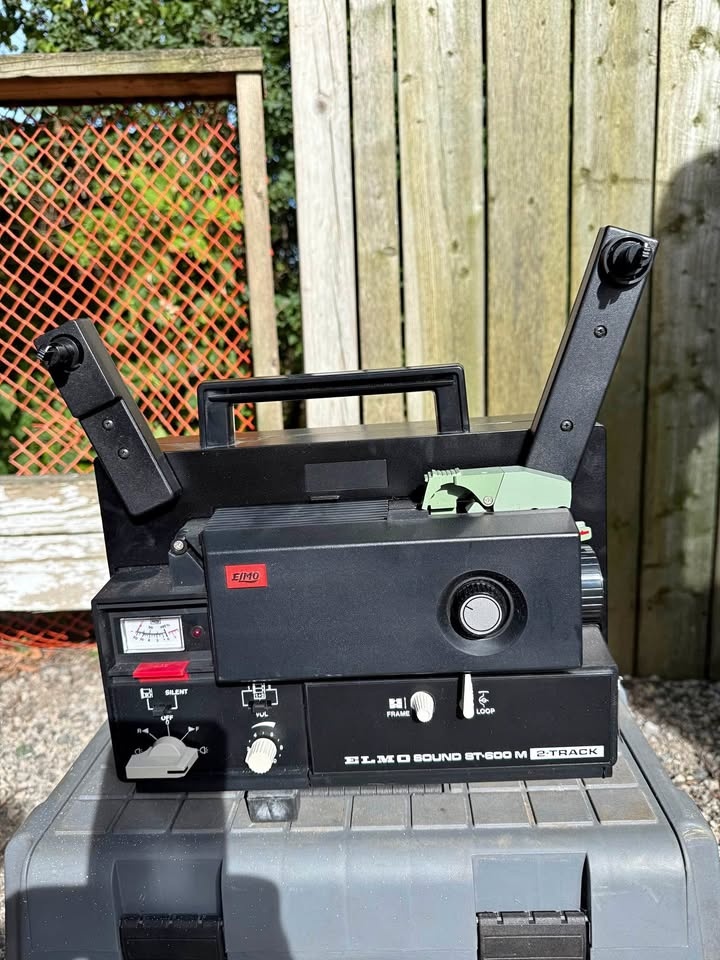 ELMO SOUND ST-600M 2-Track PROJECTOR