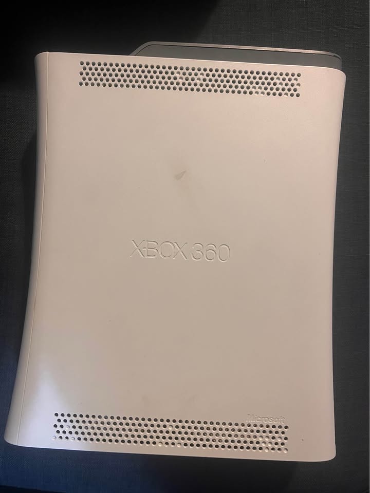 Xbox 360 w/ Kinect + games - photo 3
