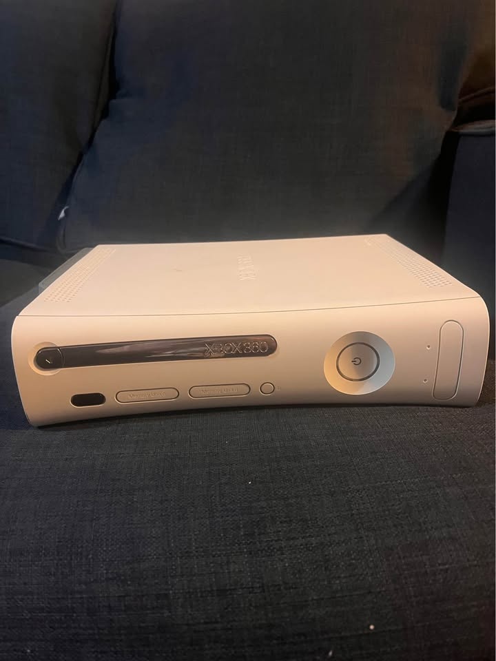 Xbox 360 w/ Kinect + games - photo 5