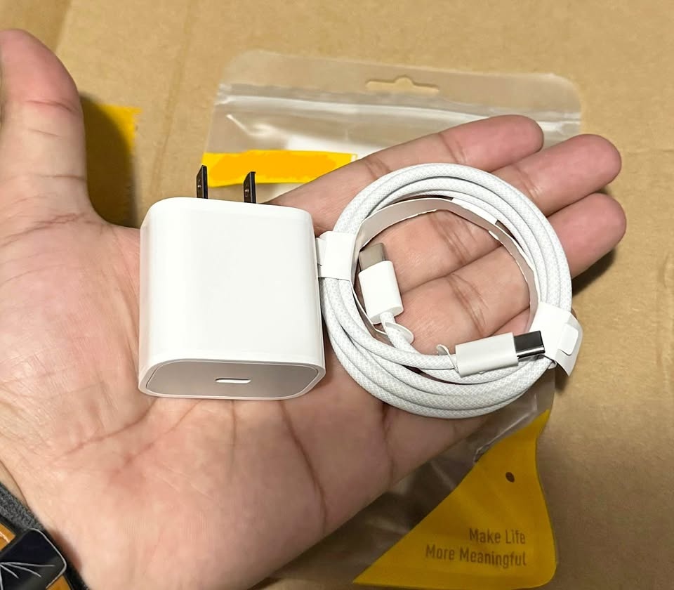iPhone 17/16/15 Type C Fast Charger Set *NEW* w/ Cable