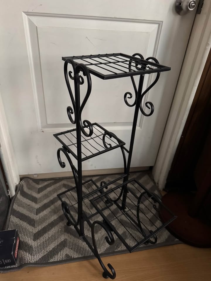 Metal Plant Stand - photo 4