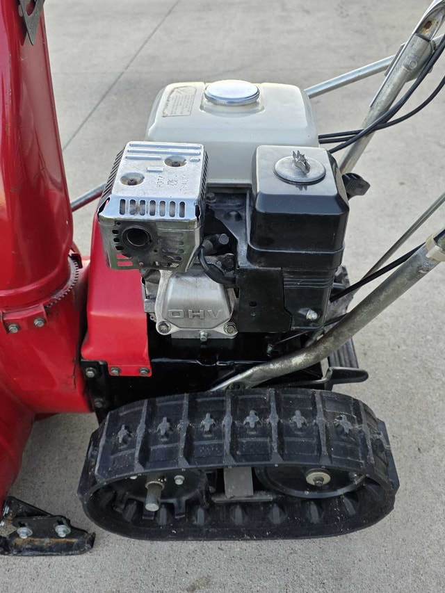 Honda HS55 Snowblower with Tracks - photo 4