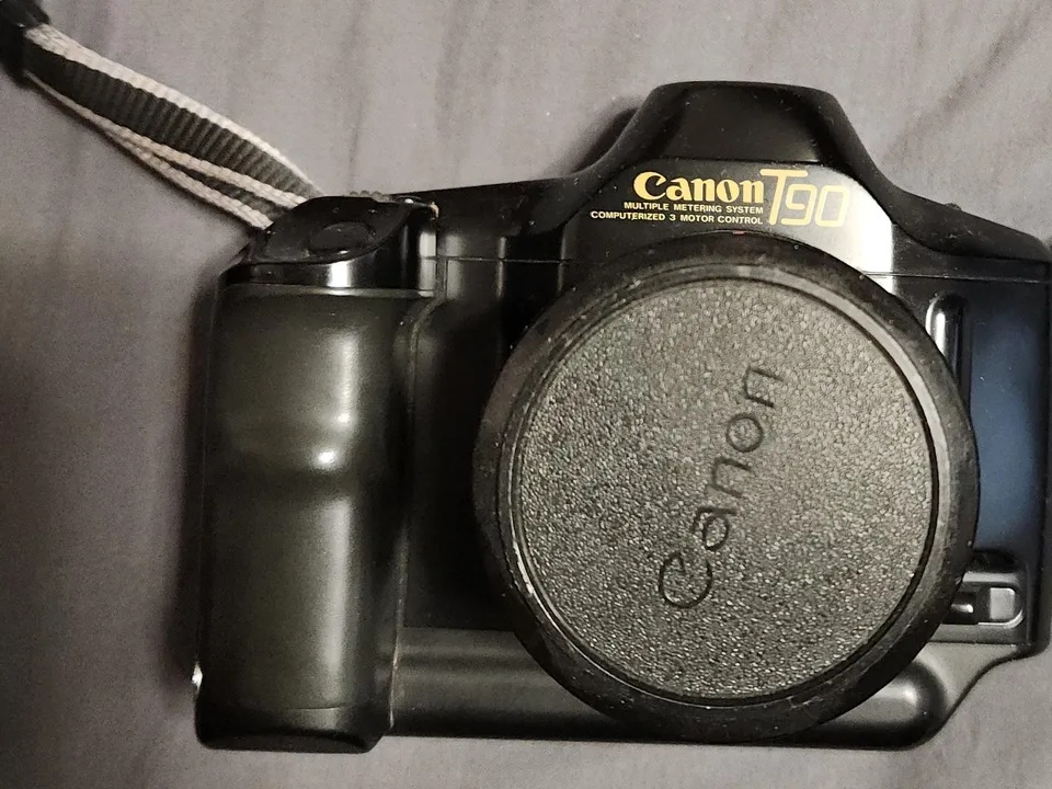 Canon T 90 with Canon Zoom Lens FD 70-210mm // Flash - photo 2