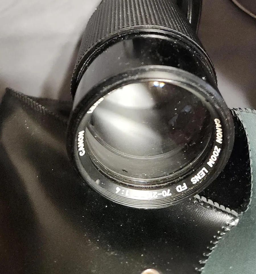 Canon T 90 with Canon Zoom Lens FD 70-210mm // Flash - photo 4