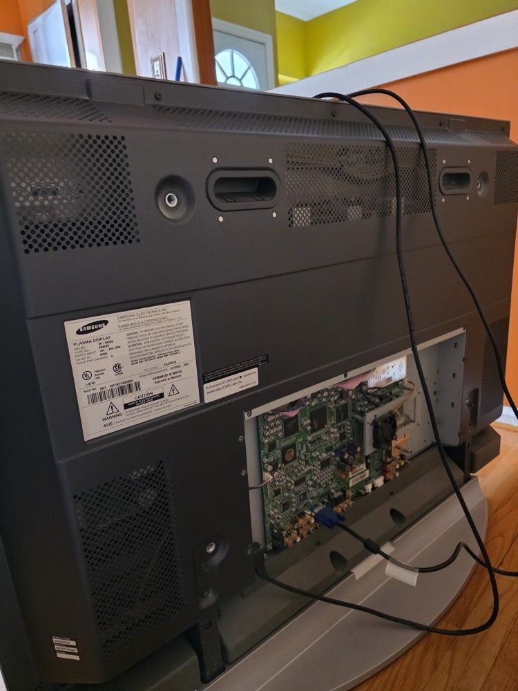 Samsung flat screen TV in good condition - photo 3