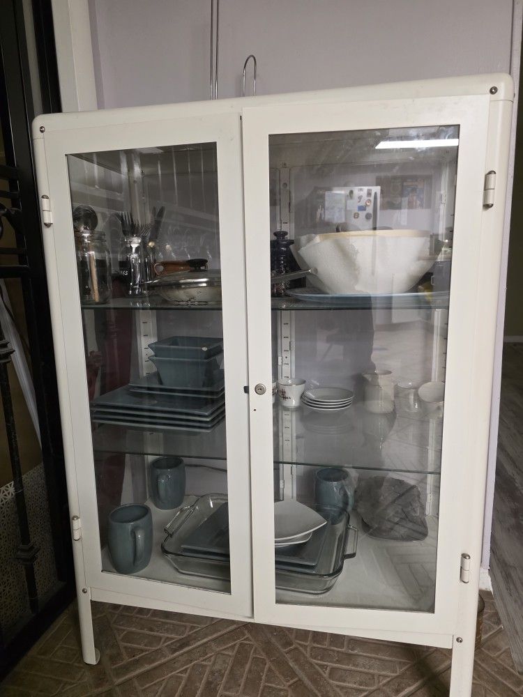 White Glass Display Cabinet – Good Condition - photo 2