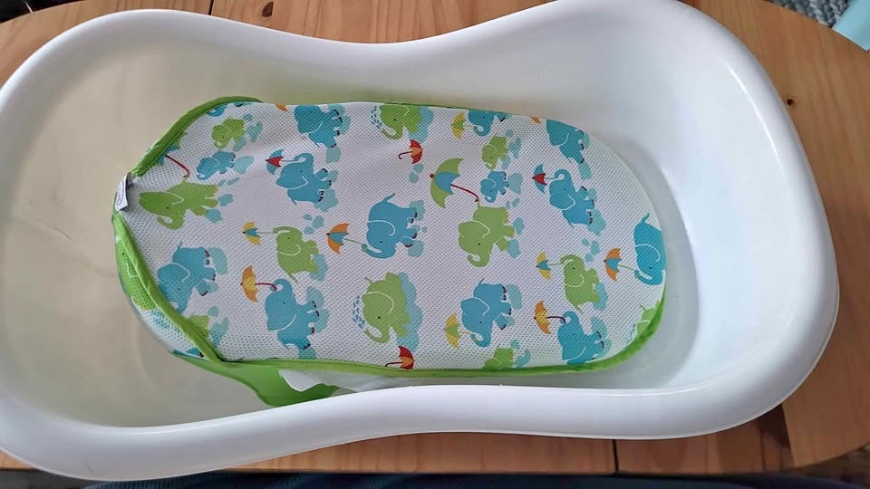 Baby bath tub and chair