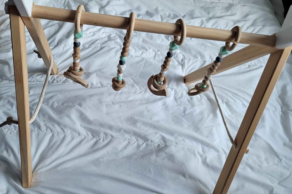 Foldable baby gym