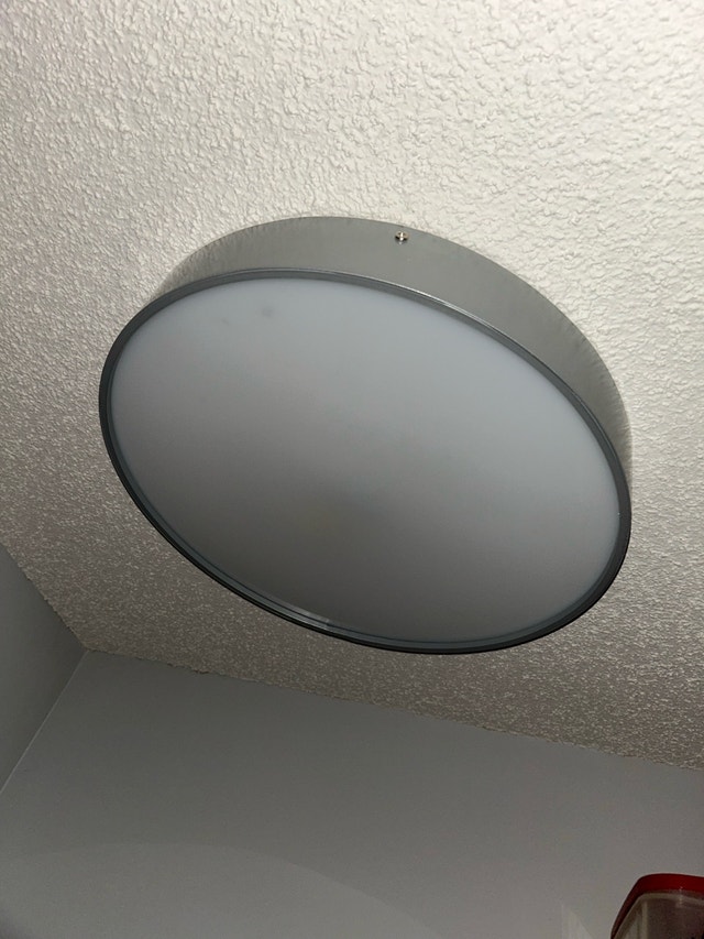 Flush mount light