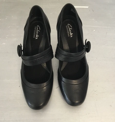 Clarks Bendable Black leather rounded toe Mary-Jane heels 7 M