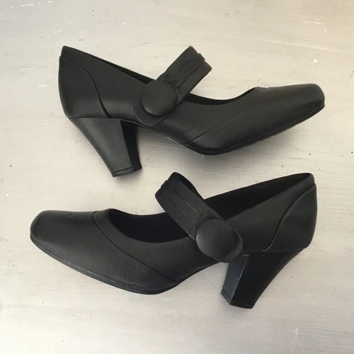Clarks Bendable Black leather rounded toe Mary-Jane heels 7 M - photo 2