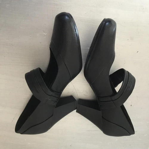 Clarks Bendable Black leather rounded toe Mary-Jane heels 7 M - photo 3