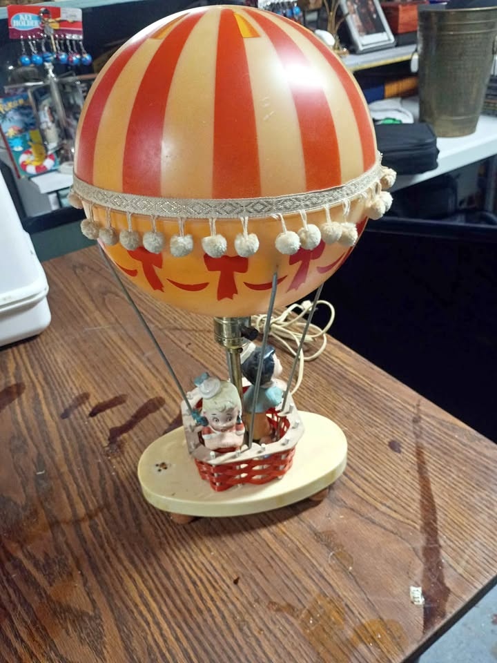 Vintage 1970’s Hot Air Balloon Lamp