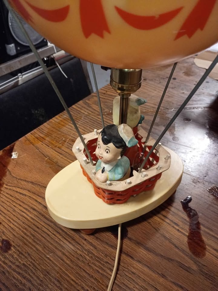 Vintage 1970’s Hot Air Balloon Lamp - photo 3