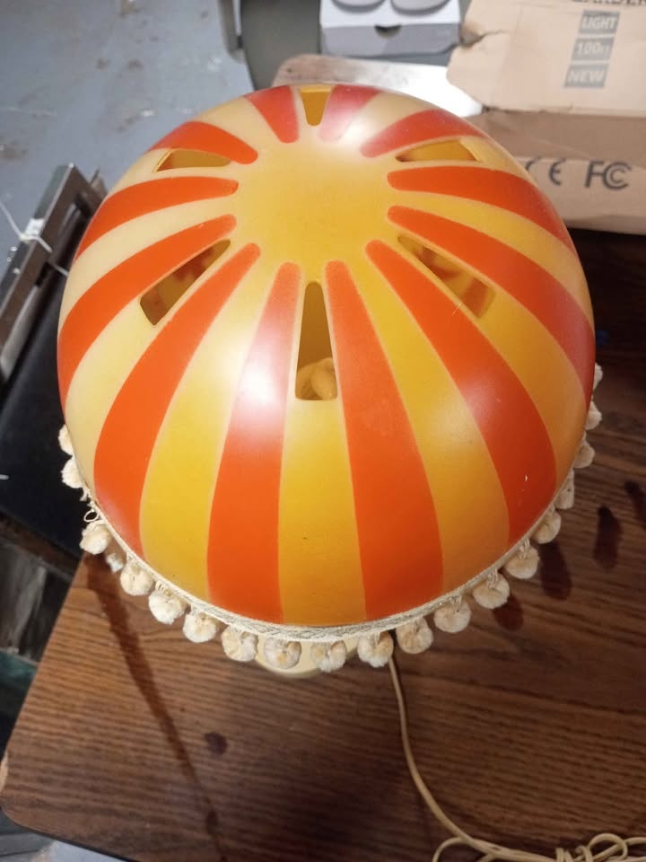 Vintage 1970’s Hot Air Balloon Lamp - photo 4