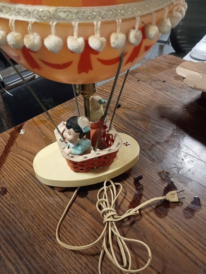Vintage 1970’s Hot Air Balloon Lamp - photo 5