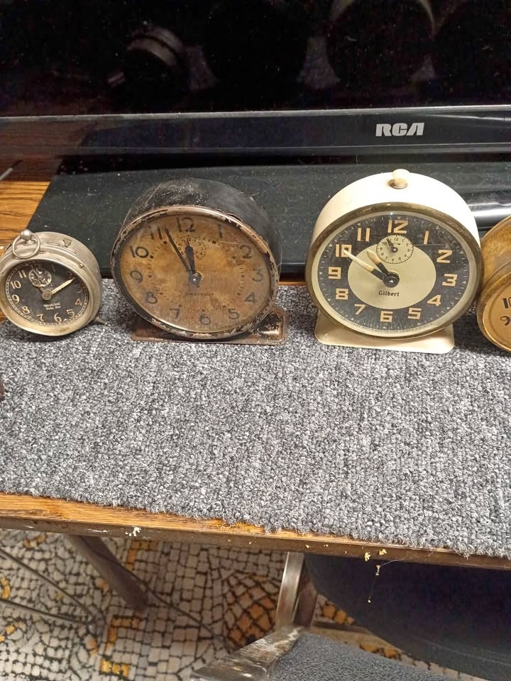 Metal Vintage clock's