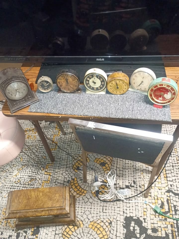 Metal Vintage clock's - photo 4