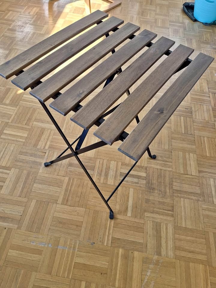 outdoor/balcony/patio table