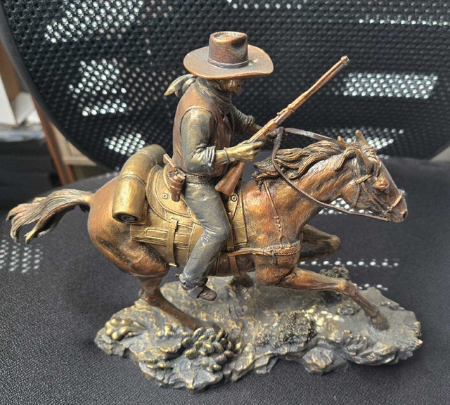 John Wayne Figurine - photo 3