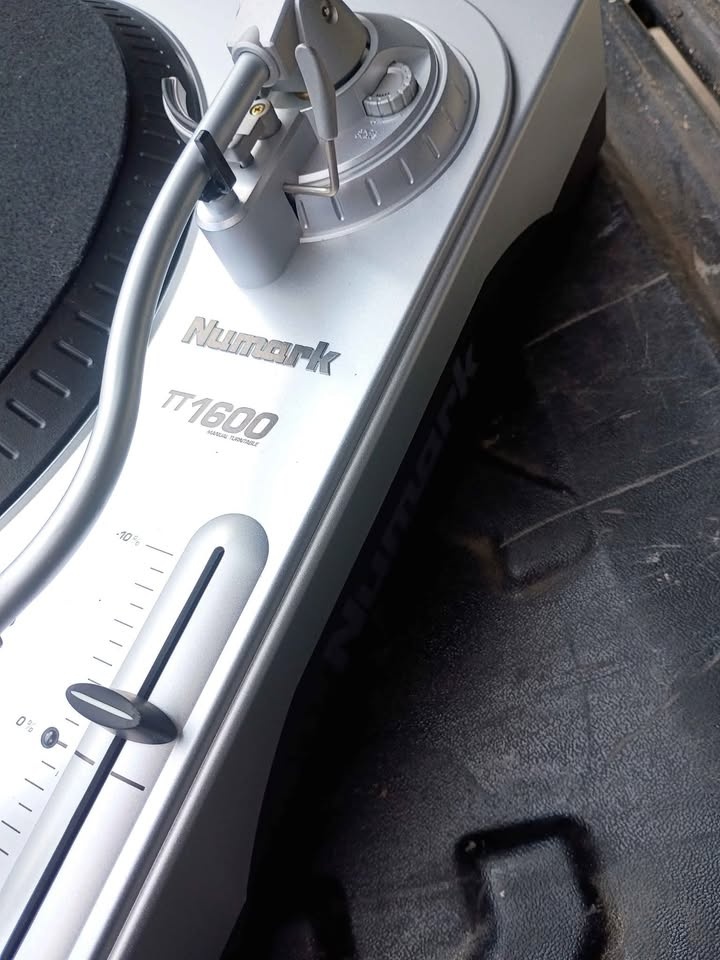 Numark TT1600 Professional Turntable - photo 2