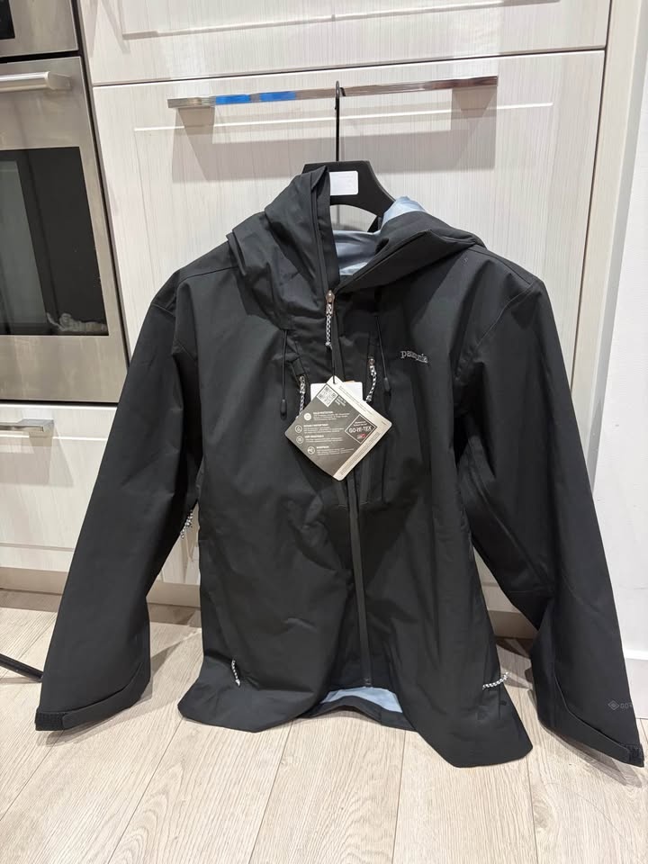 Patagonia Men’s Triolet Jacket — Black — Size M — Brand New - photo 2