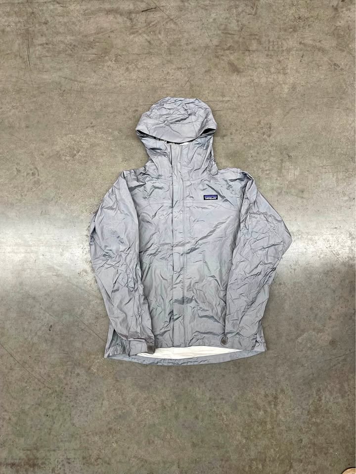 Y2K Women's Grey Patagonia H2NO lightweight rain jacket