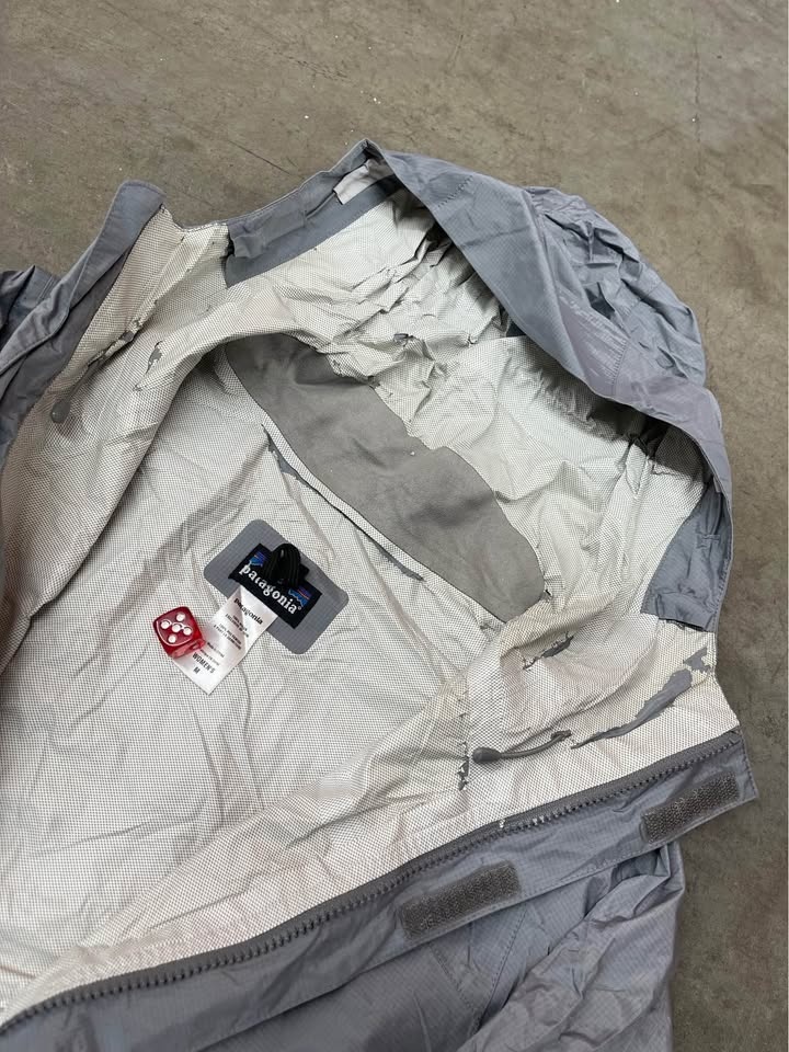 Y2K Women's Grey Patagonia H2NO lightweight rain jacket - photo 3