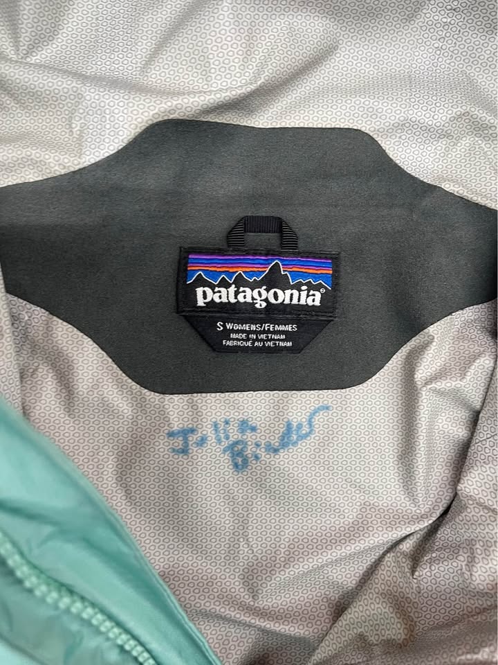 Y2K Women's Lightweight blue and white Patagonia H2NO rain jacke - photo 2
