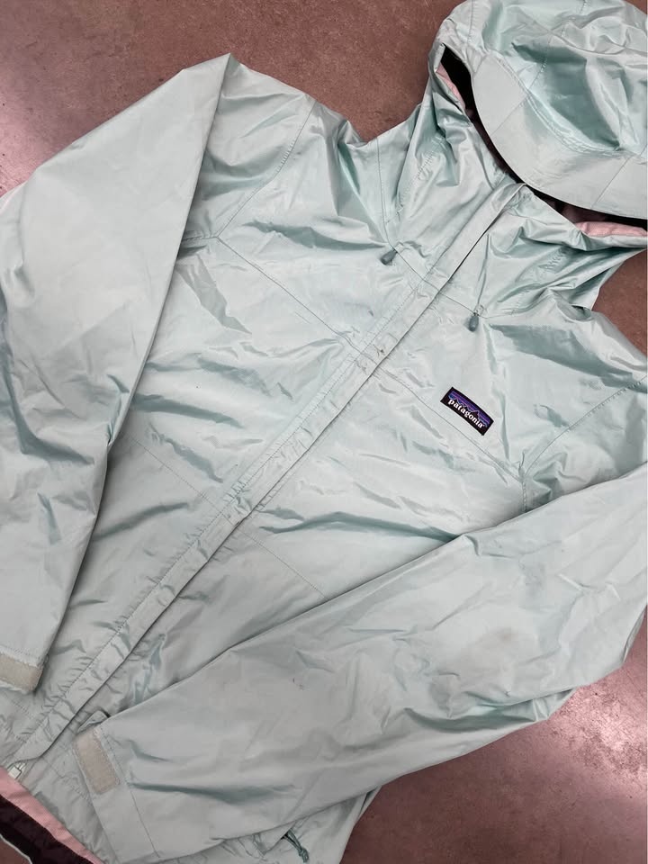 Y2K Women's Lightweight blue and white Patagonia H2NO rain jacke - photo 3