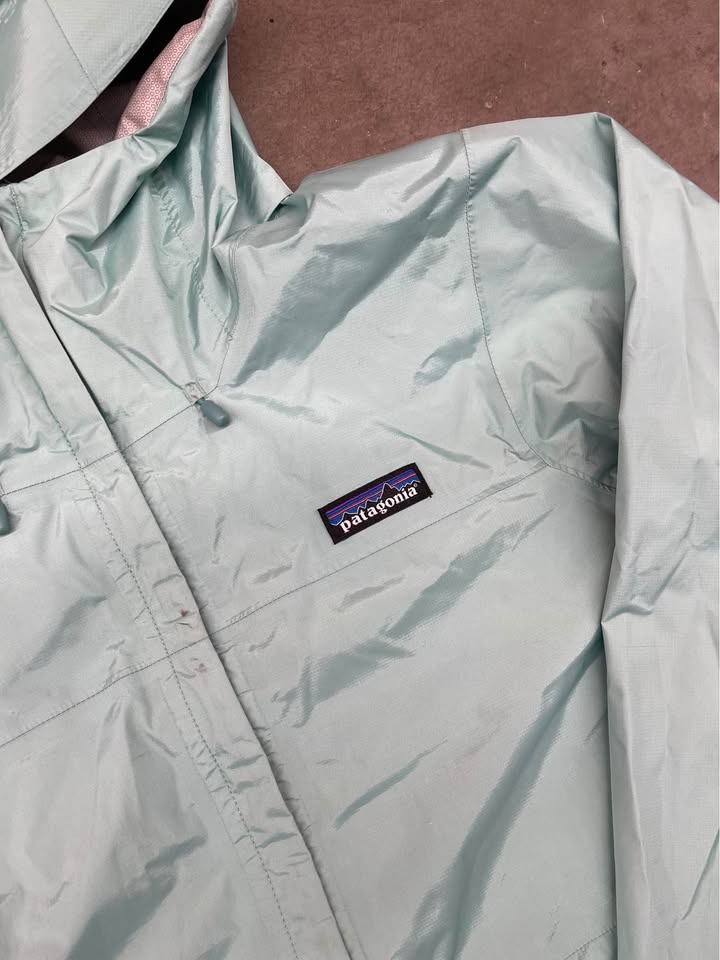 Y2K Women's Lightweight blue and white Patagonia H2NO rain jacke - photo 4