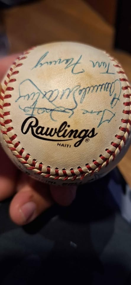 90's Cubs , and padres signed balls - photo 4